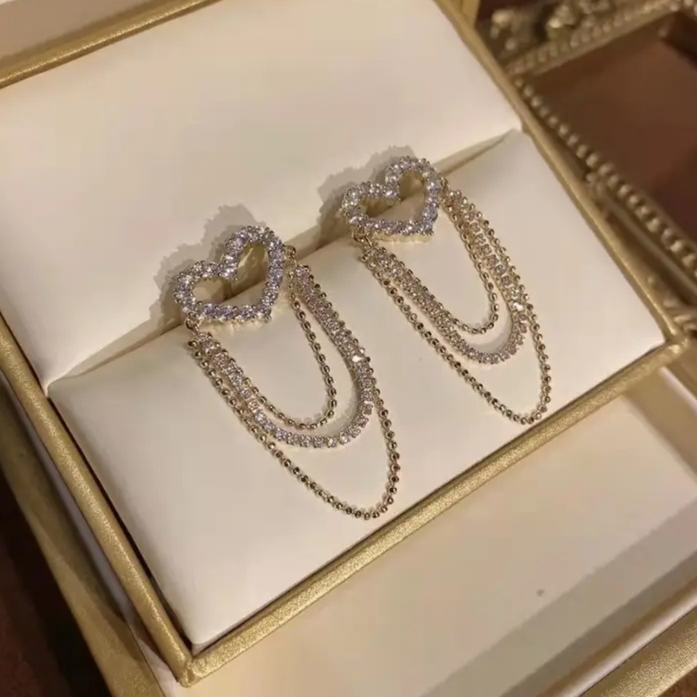 Elegant Gold Heart Chain Earrings - Picture 3 of 5